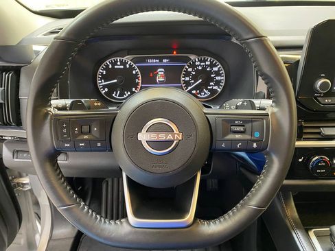 Used 2025 Nissan Pathfinder SV FWD image 31