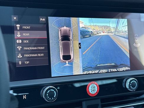 Used 2025 Porsche Macan image 24