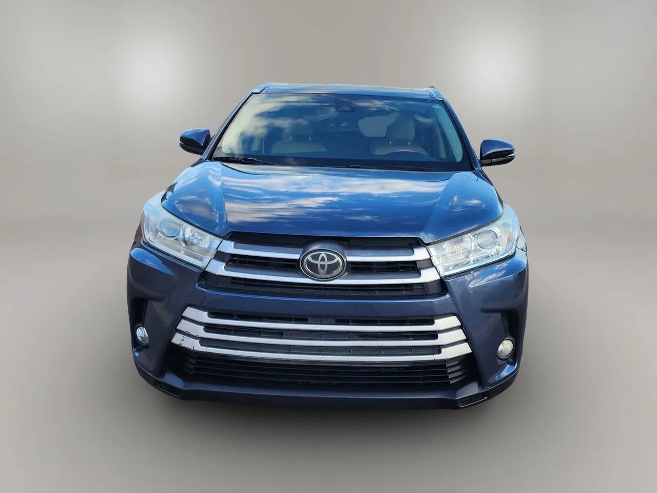 Used 2018 Toyota Highlander XLE AWD/4WD image 3