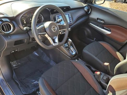 Used 2019 Nissan Kicks SR image 12