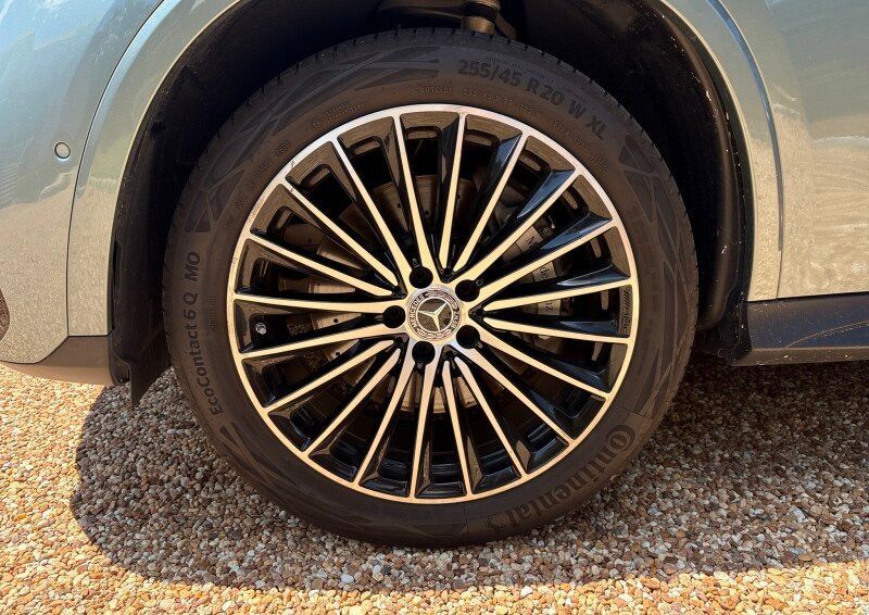 Used 2025 Mercedes-Benz GLC 300 image 11