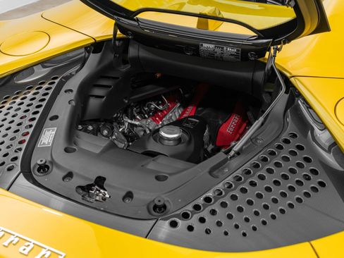 Used 2022 Ferrari SF90 Spider AWD/4WD image 21