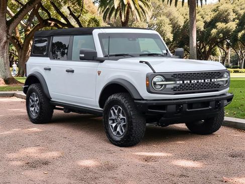 Used 2023 Ford Bronco Badlands AWD/4WD image 4