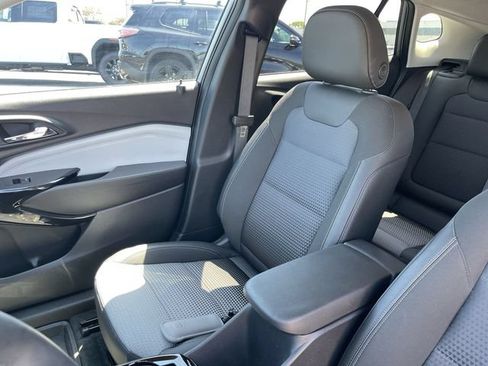 Used 2024 Chevrolet Trax LT w/ Driver Confidence Package FWD image 23