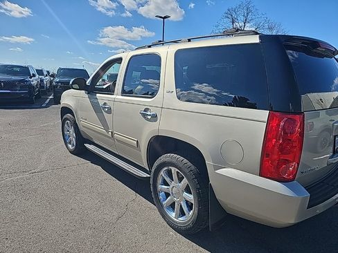 Used 2013 GMC Yukon SLT w/ SLT Chrome Package image 8