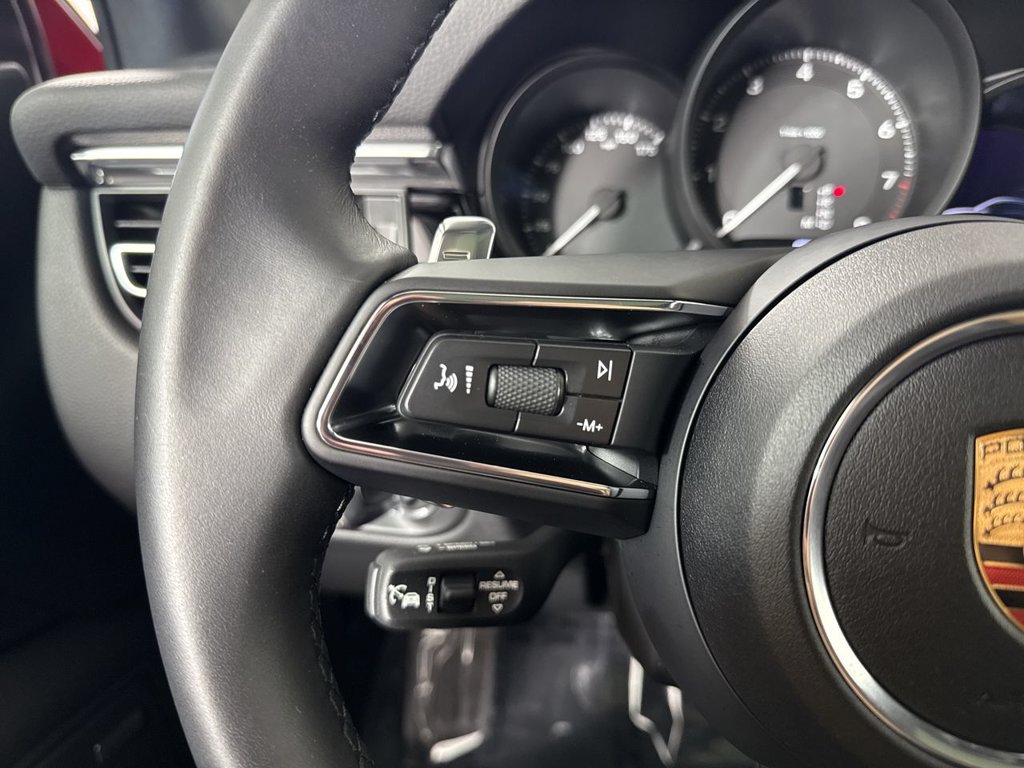 Certified 2025 Porsche Macan AWD/4WD image 38