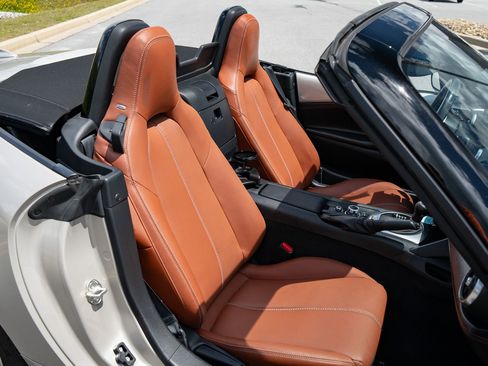 Used 2023 MAZDA MX-5 Miata Grand Touring RWD image 18