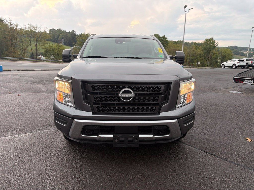 Used 2024 Nissan Titan SV w/ SV Convenience Package AWD/4WD image 3