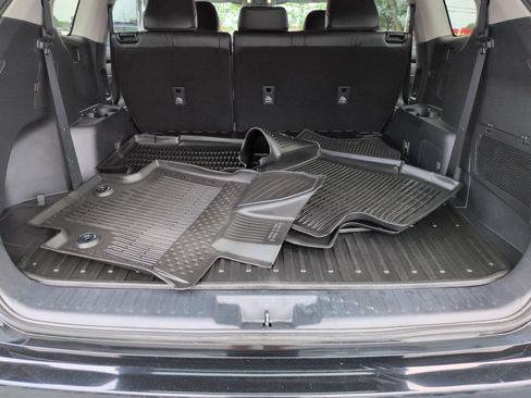 Used 2022 Toyota Highlander XLE FWD image 23
