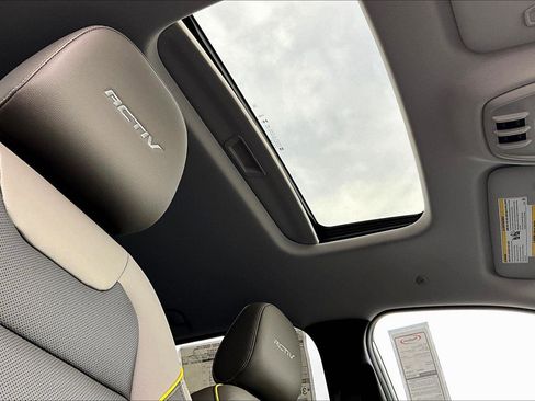 New 2026 Chevrolet Trax ACTIV w/ Sunroof Package image 15