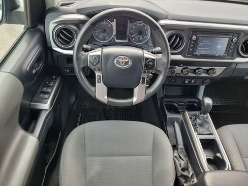 Used 2019 Toyota Tacoma SR5 AWD/4WD image 14