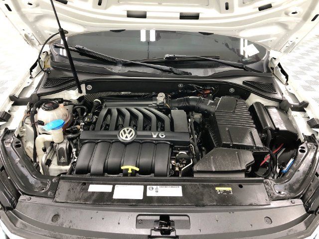 Used 2018 Volkswagen Passat 3.6 SEL Premium FWD image 24