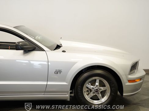 Used 2006 Ford Mustang GT RWD image 35
