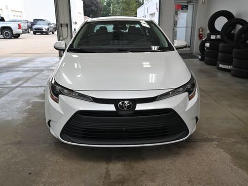 Used 2023 Toyota Corolla LE FWD image 2