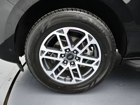 Used 2025 Ford Expedition Active AWD/4WD image 10