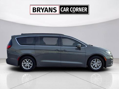 Used 2022 Chrysler Pacifica Touring-L image 2