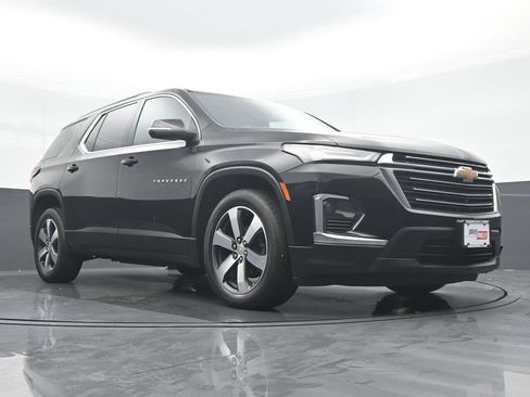 Used 2023 Chevrolet Traverse LT w/ LT Premium Package AWD/4WD image 33