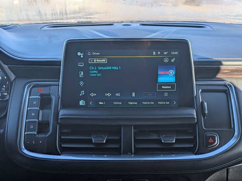 Used 2023 Chevrolet Suburban LT w/ Luxury Package image 28