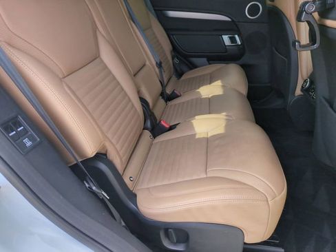 Used 2024 Land Rover Discovery Dynamic SE AWD/4WD image 17