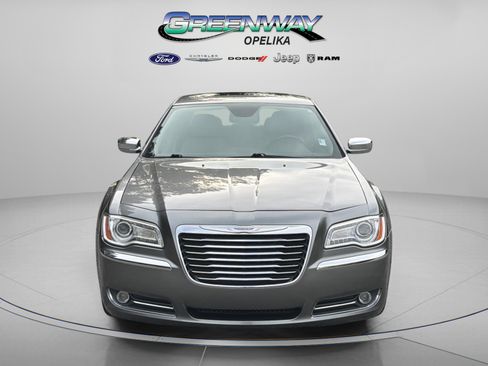 Used 2011 Chrysler 300 C image 3