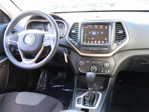 Used 2018 Jeep Cherokee Latitude image 13