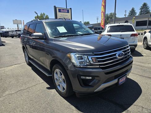 Used 2018 Ford Expedition XLT w/ Equipment Group 202A AWD/4WD image 4