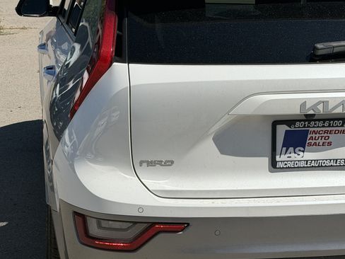 Used 2023 Kia Niro Wave w/ Wave Preserve Package FWD image 11