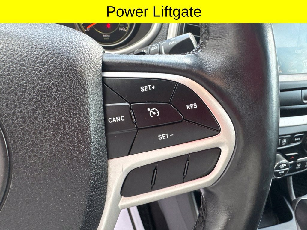 Used 2017 Jeep Cherokee Trailhawk AWD/4WD image 19