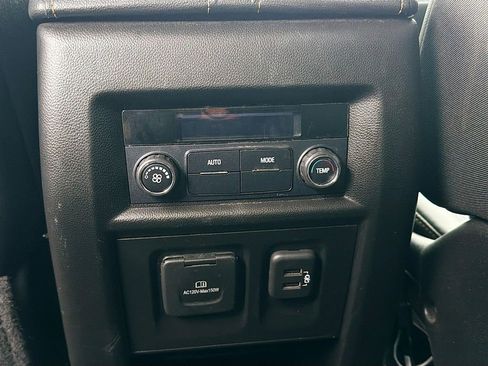 Used 2021 Chevrolet Traverse RS image 40