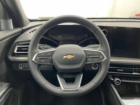 New 2026 Chevrolet Traverse LT w/ Driver Confidence Package AWD/4WD image 11