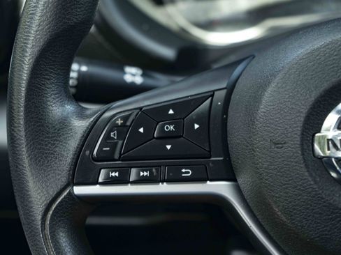 Used 2018 Nissan Kicks SV FWD image 19