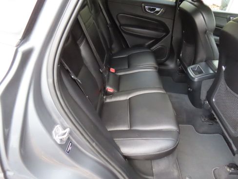 Used 2019 Volvo XC60 T6 Momentum w/ Premium Package image 16