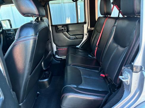 Used 2018 Jeep Wrangler Unlimited Rubicon AWD/4WD image 26