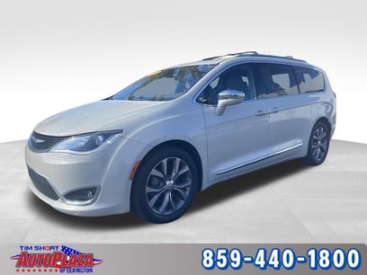Used 2019 Chrysler Pacifica Limited w/ Tire & Wheel Group