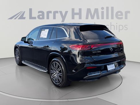 Used 2023 Mercedes-Benz EQS 580 4MATIC SUV image 3