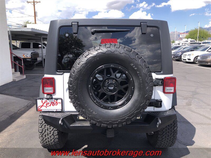 Used 2016 Jeep Wrangler Unlimited Rubicon AWD/4WD image 11