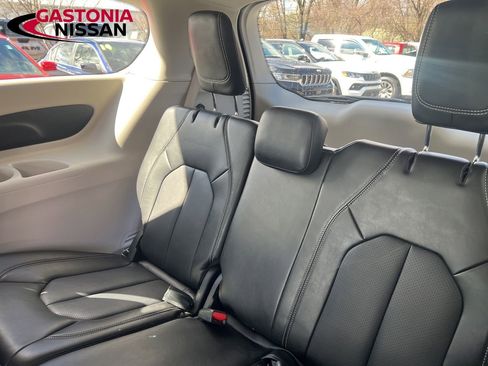 Used 2024 Chrysler Pacifica Limited FWD image 21