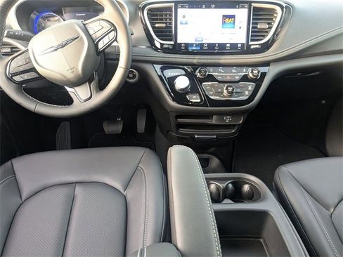 New 2026 Chrysler Pacifica Select image 24