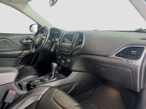 Used 2019 Jeep Cherokee Latitude Plus image 23