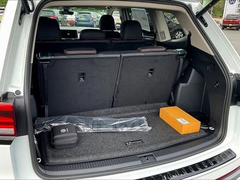 New 2025 Volkswagen Atlas Peak Edition SE image 23