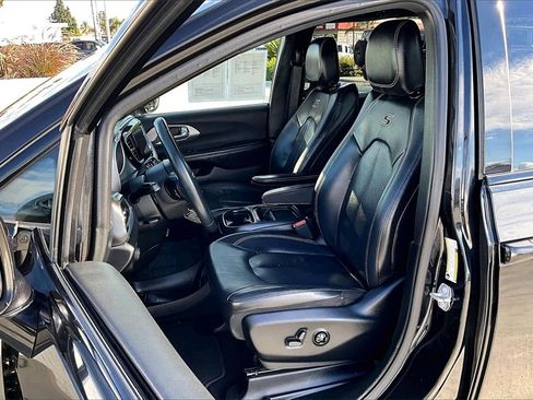 Used 2018 Chrysler Pacifica Touring-L w/ Premium Audio Group image 26