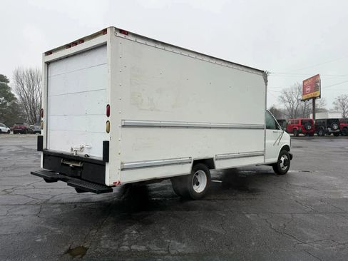 Used 2000 GMC Savana 3500 RWD image 7