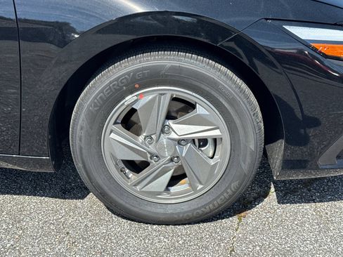 New 2026 Hyundai Elantra SE FWD image 13