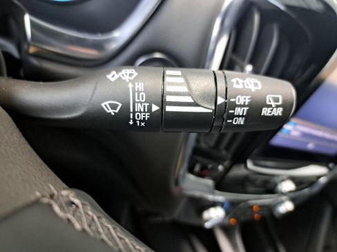 Used 2023 Chevrolet Traverse LT image 21