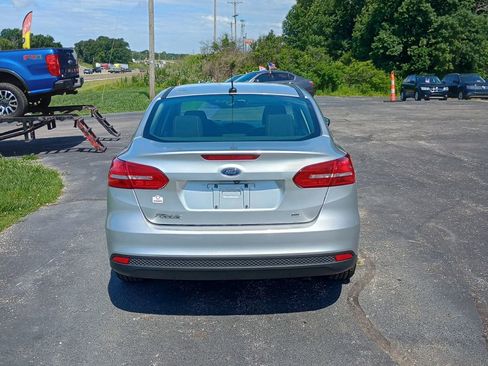 Used 2018 Ford Focus SE w/ Cold Weather Package FWD image 4