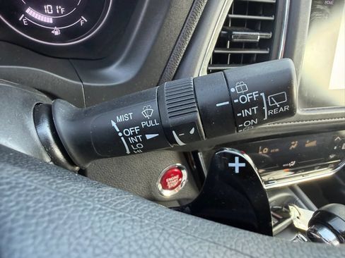 Used 2018 Honda HR-V EX image 37
