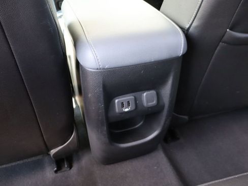 Used 2019 Chevrolet Colorado Z71 AWD/4WD image 39