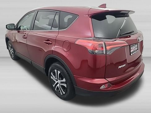 Used 2018 Toyota RAV4 LE AWD/4WD image 5