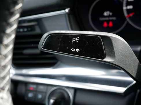 Used 2022 Porsche Panamera 4 Platinum Edition image 19