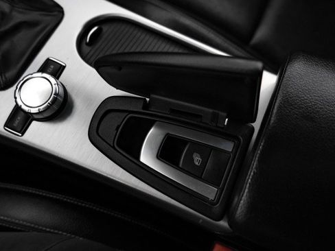 Used 2014 Mercedes-Benz SLK 250 image 25